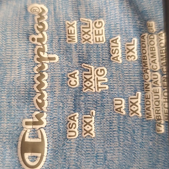 (3 For $20) Champion t-shirt - Picture 4 of 5